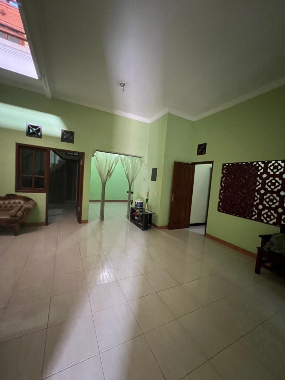 Dijual/Disewakan Rumah Luas 2 Lantai Siap Huni di Jalan Raya Gubeng Kertajaya Surabaya Timur - Thumbnail 2