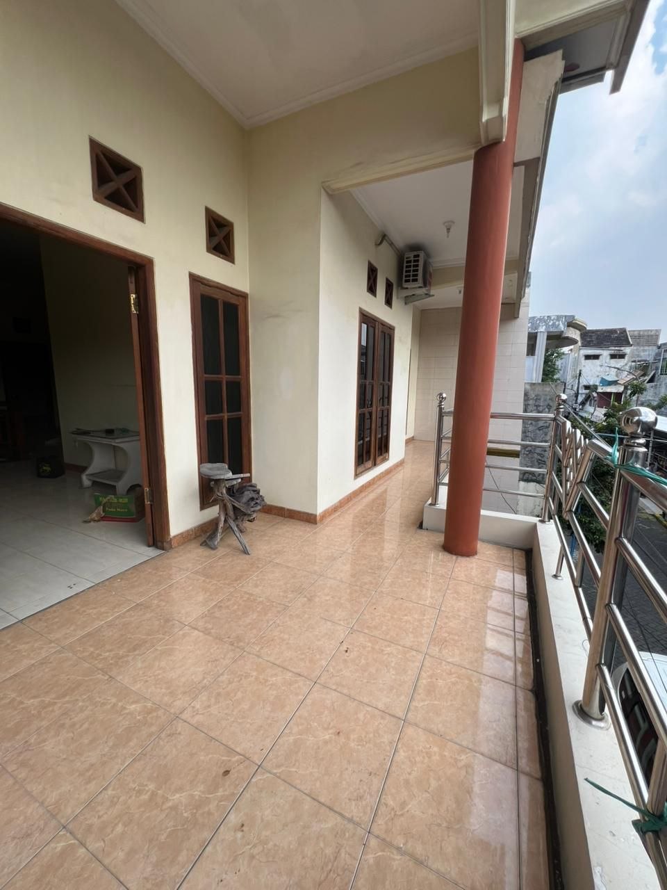 Dijual/Disewakan Rumah Luas 2 Lantai Siap Huni di Jalan Raya Gubeng Kertajaya Surabaya Timur - Thumbnail 3