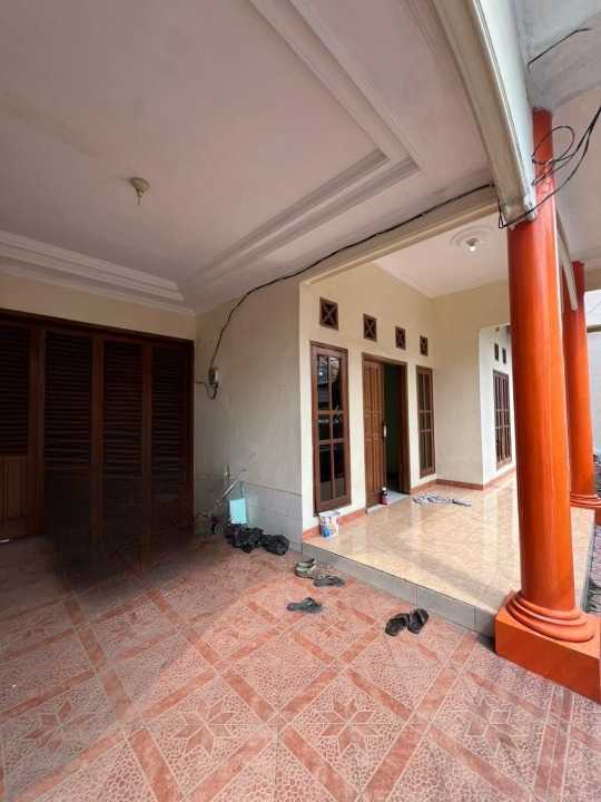 Dijual/Disewakan Rumah Luas 2 Lantai Siap Huni di Jalan Raya Gubeng Kertajaya Surabaya Timur - Thumbnail 2
