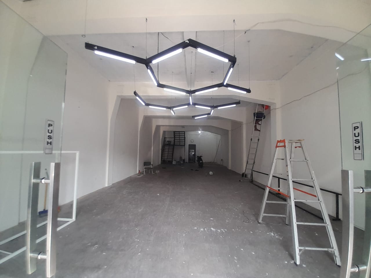 Disewakan Ruko Lokasi Strategis di Raya Kutai Surabaya Pusat - Thumbnail 3